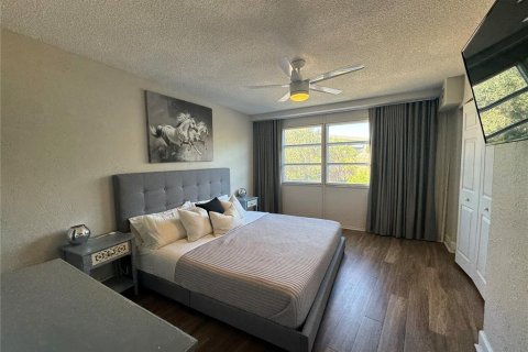 Condo in Saint Petersburg, Florida, 2 bedrooms  № 2228214 - photo 19