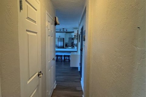 Condo in Saint Petersburg, Florida, 2 bedrooms  № 2228214 - photo 17