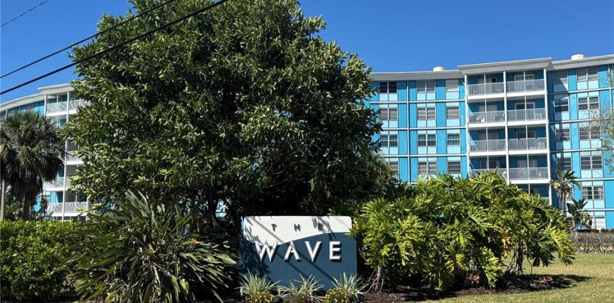 Condo in Saint Petersburg, Florida, 2 bedrooms  № 2228214