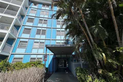 Condo in Saint Petersburg, Florida, 2 bedrooms  № 2228214 - photo 9