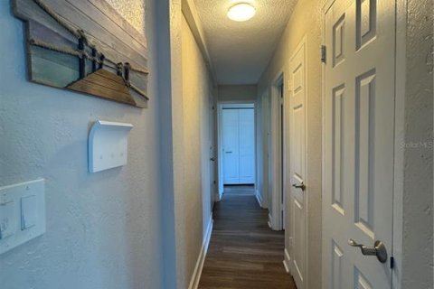 Condo in Saint Petersburg, Florida, 2 bedrooms  № 2228214 - photo 23