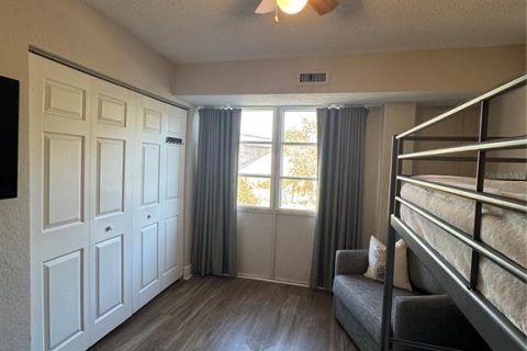 Condo in Saint Petersburg, Florida, 2 bedrooms  № 2228214 - photo 14