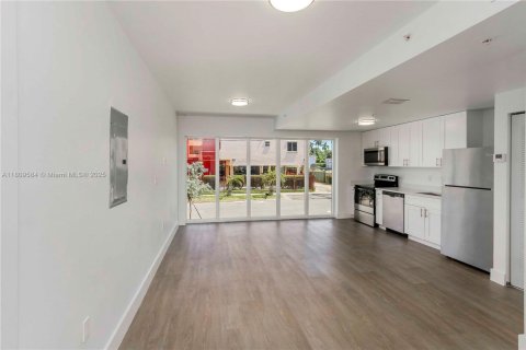 Apartamento en alquiler en Miami, Florida, 1 dormitorio № 1752148 - foto 1