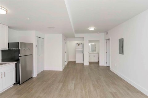 Apartamento en alquiler en Miami, Florida, 1 dormitorio № 1752148 - foto 2
