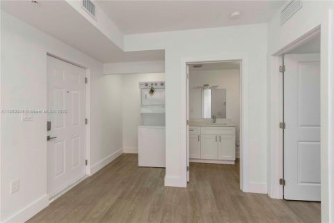 Apartamento en alquiler en Miami, Florida, 1 dormitorio № 1752148 - foto 4