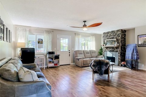 House in Deltona, Florida 2 bedrooms, 111.48 sq.m. № 2347900 - photo 14