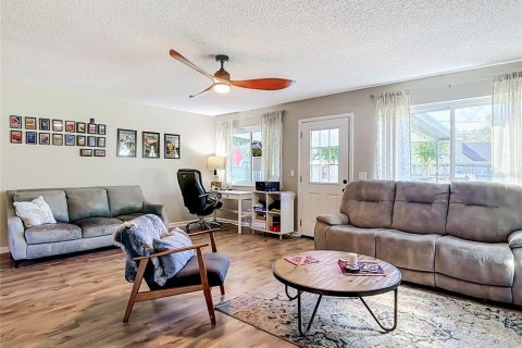 House in Deltona, Florida 2 bedrooms, 111.48 sq.m. № 2347900 - photo 7