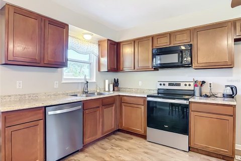 House in Deltona, Florida 2 bedrooms, 111.48 sq.m. № 2347900 - photo 21
