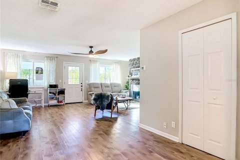 House in Deltona, Florida 2 bedrooms, 111.48 sq.m. № 2347900 - photo 15