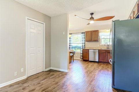 House in Deltona, Florida 2 bedrooms, 111.48 sq.m. № 2347900 - photo 17