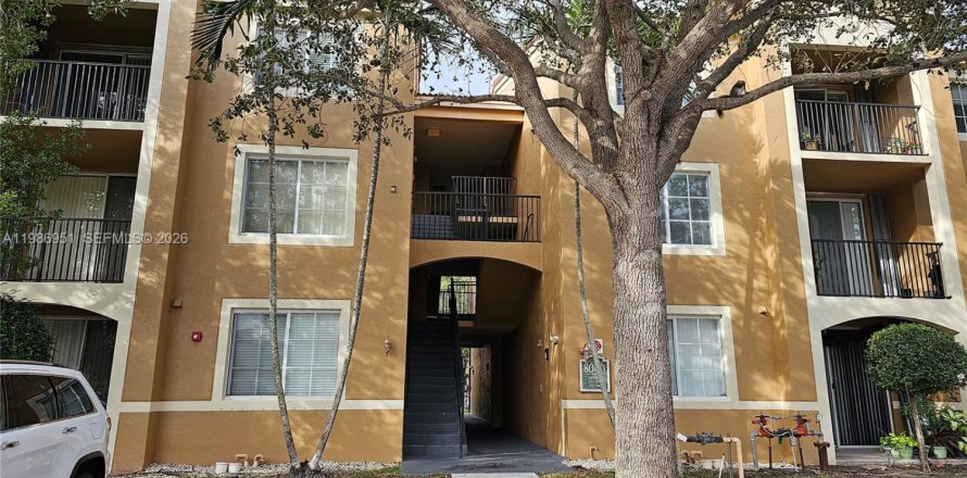 Condo in Tamarac, Florida, 2 bedrooms  № 2046602