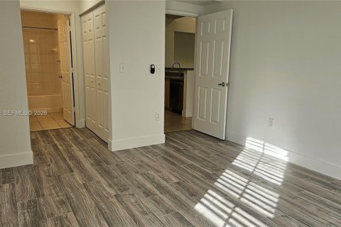 Condo in Tamarac, Florida, 2 bedrooms  № 2046602 - photo 5