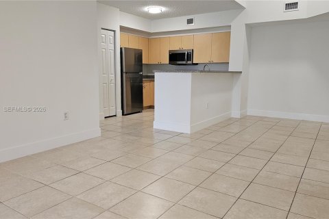 Condo in Tamarac, Florida, 2 bedrooms  № 2046602 - photo 2