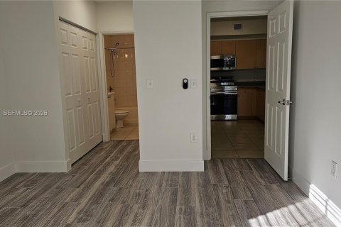 Condo in Tamarac, Florida, 2 bedrooms  № 2046602 - photo 9