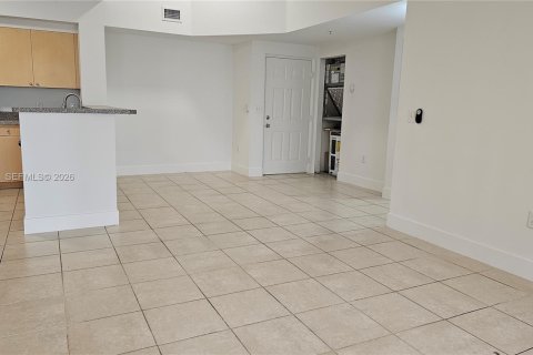 Condo in Tamarac, Florida, 2 bedrooms  № 2046602 - photo 10