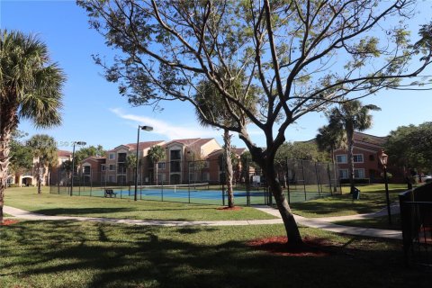 Condo in Tamarac, Florida, 2 bedrooms  № 2046602 - photo 28