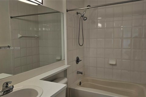 Condo in Tamarac, Florida, 2 bedrooms  № 2046602 - photo 7