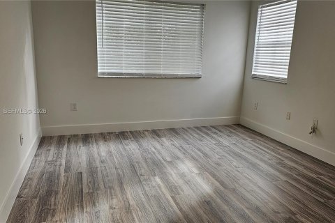 Condo in Tamarac, Florida, 2 bedrooms  № 2046602 - photo 13