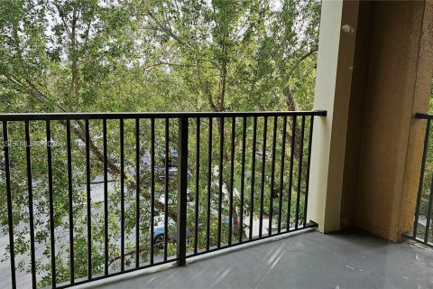Condo in Tamarac, Florida, 2 bedrooms  № 2046602 - photo 24