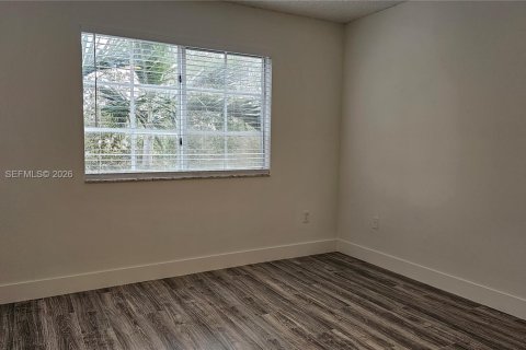 Condo in Tamarac, Florida, 2 bedrooms  № 2046602 - photo 22