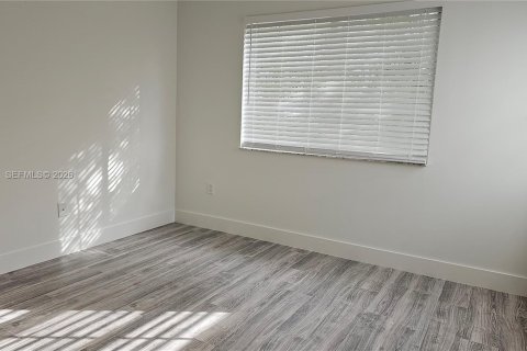 Condo in Tamarac, Florida, 2 bedrooms  № 2046602 - photo 8