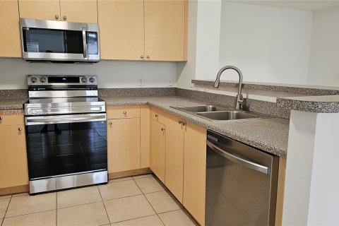 Condo in Tamarac, Florida, 2 bedrooms  № 2046602 - photo 4