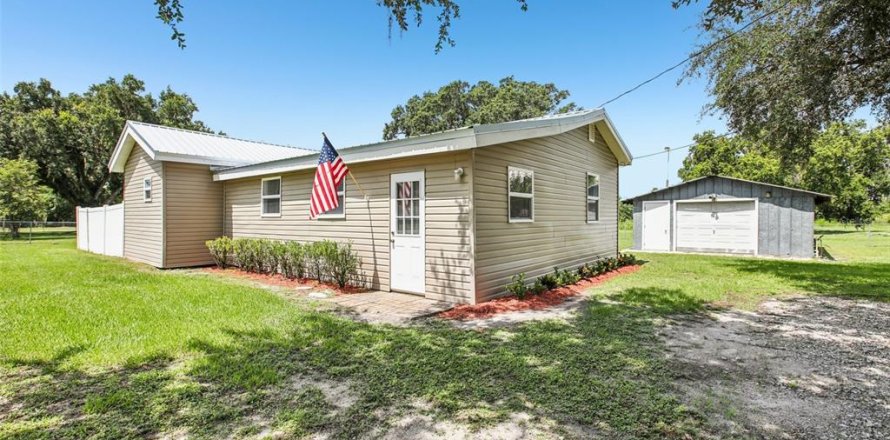 House in Lakeland, Florida 4 bedrooms, 142.05 sq.m. № 1823198