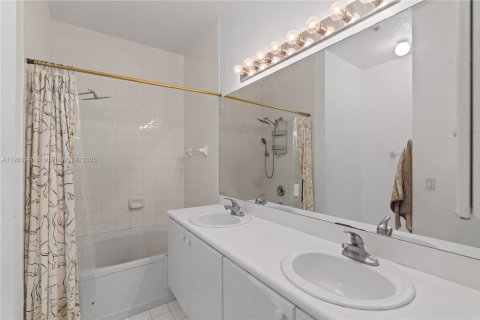 Condo in Miramar, Florida, 3 bedrooms  № 1955181 - photo 11