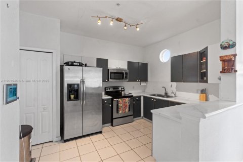 Condo in Miramar, Florida, 3 bedrooms  № 1955181 - photo 7