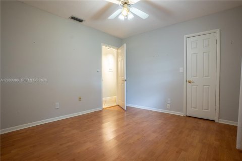 Casa en venta en Miami, Florida, 4 dormitorios, 225.01 m2 № 2382895 - foto 28