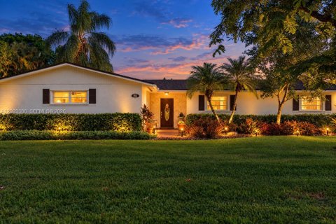 Casa en Miami, Florida 4 dormitorios, 225.01 m2 № 2382895