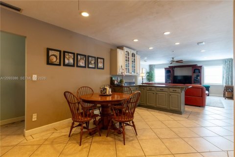 Casa en venta en Miami, Florida, 4 dormitorios, 225.01 m2 № 2382895 - foto 20