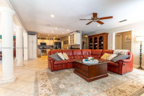 Casa en venta en Miami, Florida, 4 dormitorios, 225.01 m2 № 2382895 - foto 12