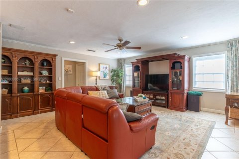 Casa en venta en Miami, Florida, 4 dormitorios, 225.01 m2 № 2382895 - foto 8