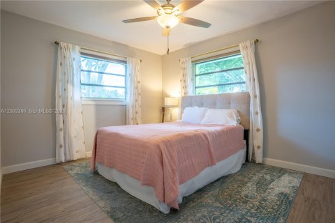 Casa en venta en Miami, Florida, 4 dormitorios, 225.01 m2 № 2382895 - foto 29