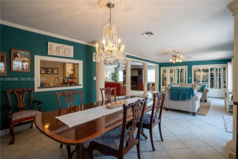 Casa en venta en Miami, Florida, 4 dormitorios, 225.01 m2 № 2382895 - foto 14