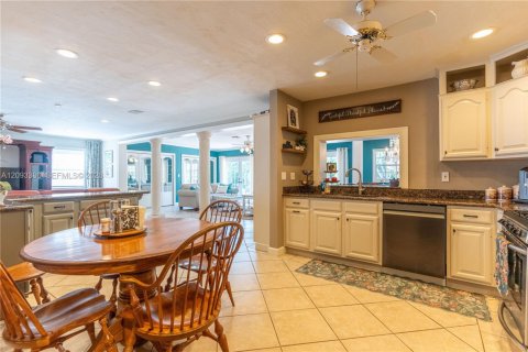 Casa en venta en Miami, Florida, 4 dormitorios, 225.01 m2 № 2382895 - foto 23