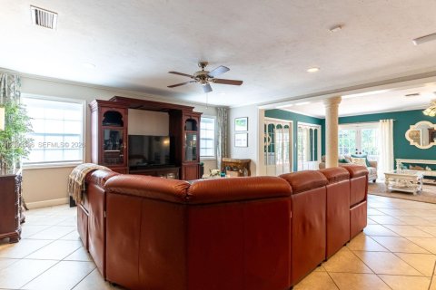 Casa en venta en Miami, Florida, 4 dormitorios, 225.01 m2 № 2382895 - foto 9