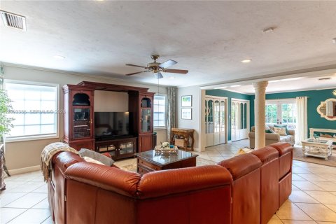 Casa en venta en Miami, Florida, 4 dormitorios, 225.01 m2 № 2382895 - foto 10