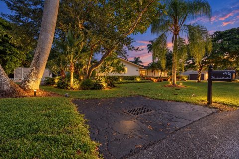 Casa en venta en Miami, Florida, 4 dormitorios, 225.01 m2 № 2382895 - foto 3