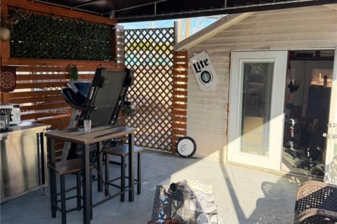 Casa en venta en Miami, Florida, 3 dormitorios, 91.32 m2 № 1966019 - foto 5