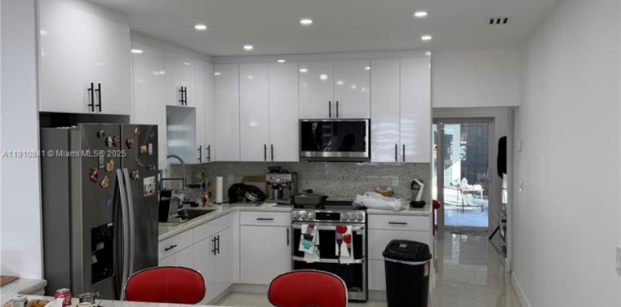 Casa en Miami, Florida 3 dormitorios, 91.32 m2 № 1966019