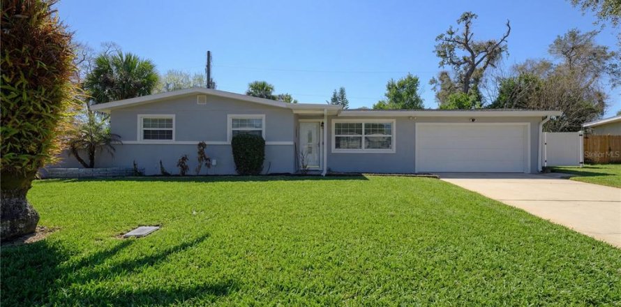 House in Ormond Beach, Florida 3 bedrooms, 130.34 sq.m. № 2217140