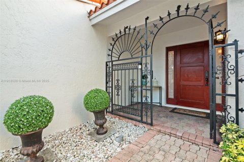 Casa en alquiler en Coral Gables, Florida, 4 dormitorios, 246.66 m2 № 2018855 - foto 4