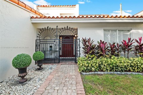 Casa en alquiler en Coral Gables, Florida, 4 dormitorios, 246.66 m2 № 2018855 - foto 3
