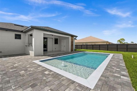 House in Cape Coral, Florida 3 bedrooms, 130.99 sq.m. № 2199578 - photo 30