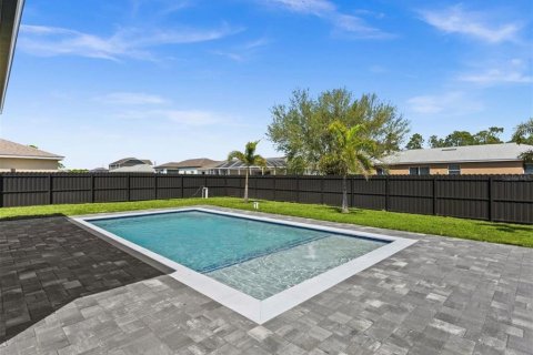 House in Cape Coral, Florida 3 bedrooms, 130.99 sq.m. № 2199578 - photo 29