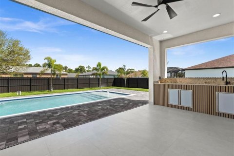 House in Cape Coral, Florida 3 bedrooms, 130.99 sq.m. № 2199578 - photo 28