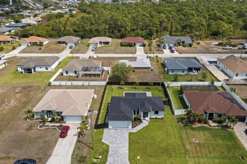 House in Cape Coral, Florida 3 bedrooms, 130.99 sq.m. № 2199578 - photo 5