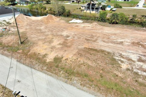 Terreno en venta en Cape Coral, Florida № 1860658 - foto 7